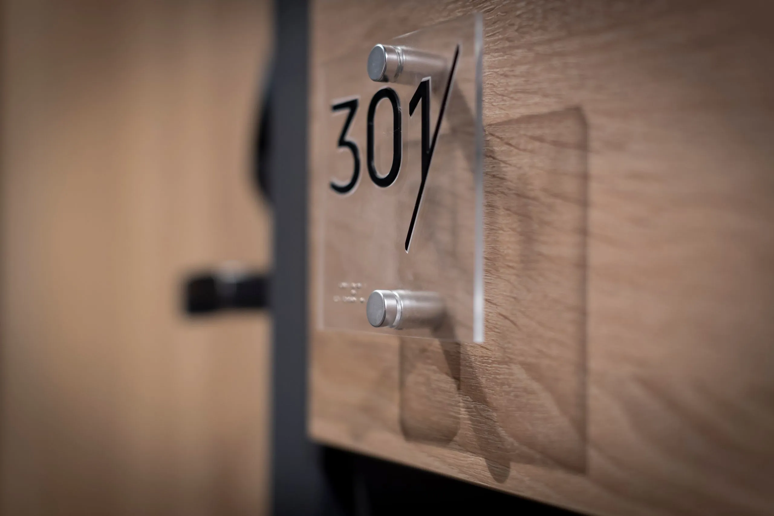 Plaque de porte avec numéro 307 