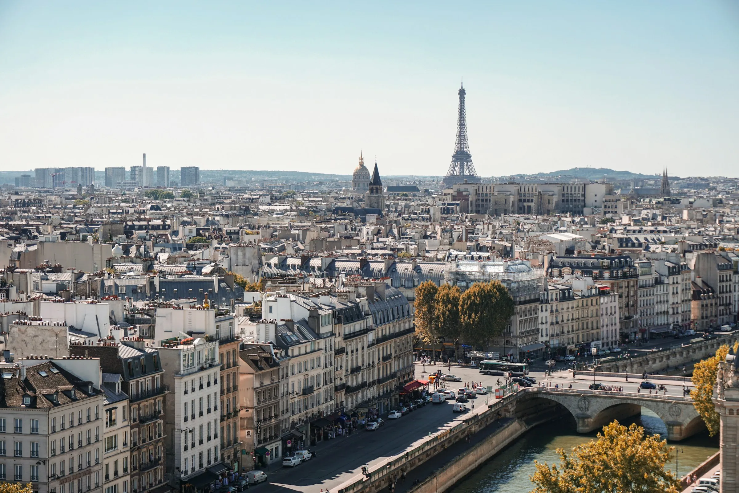 Vue panoramique de Paris avec la Tour Eiffel 