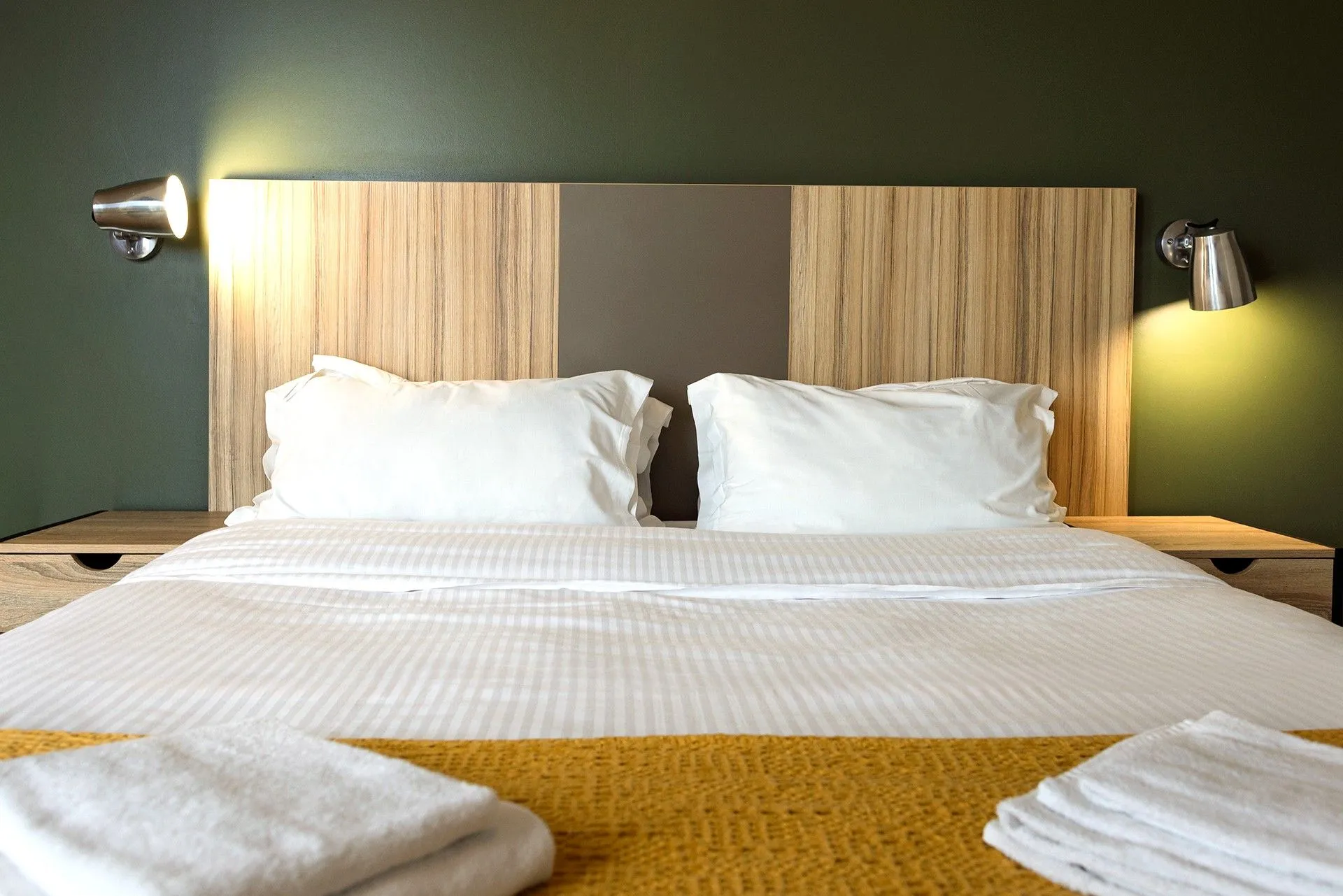 Lit double avec luminaires modernes 